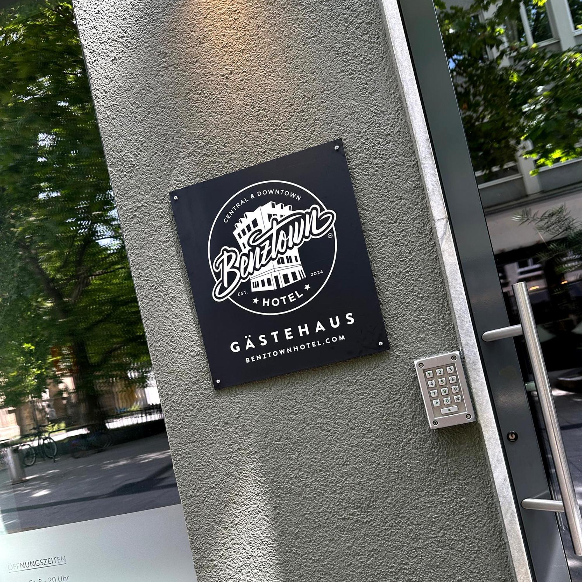 Benztown Hotel Gaestehaus Щутгарт Екстериор снимка